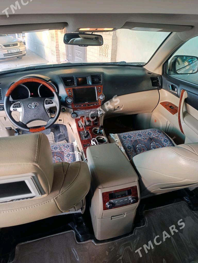 Toyota Highlander 2012 - 372 000 TMT - Гурбансолтан Едже - img 3