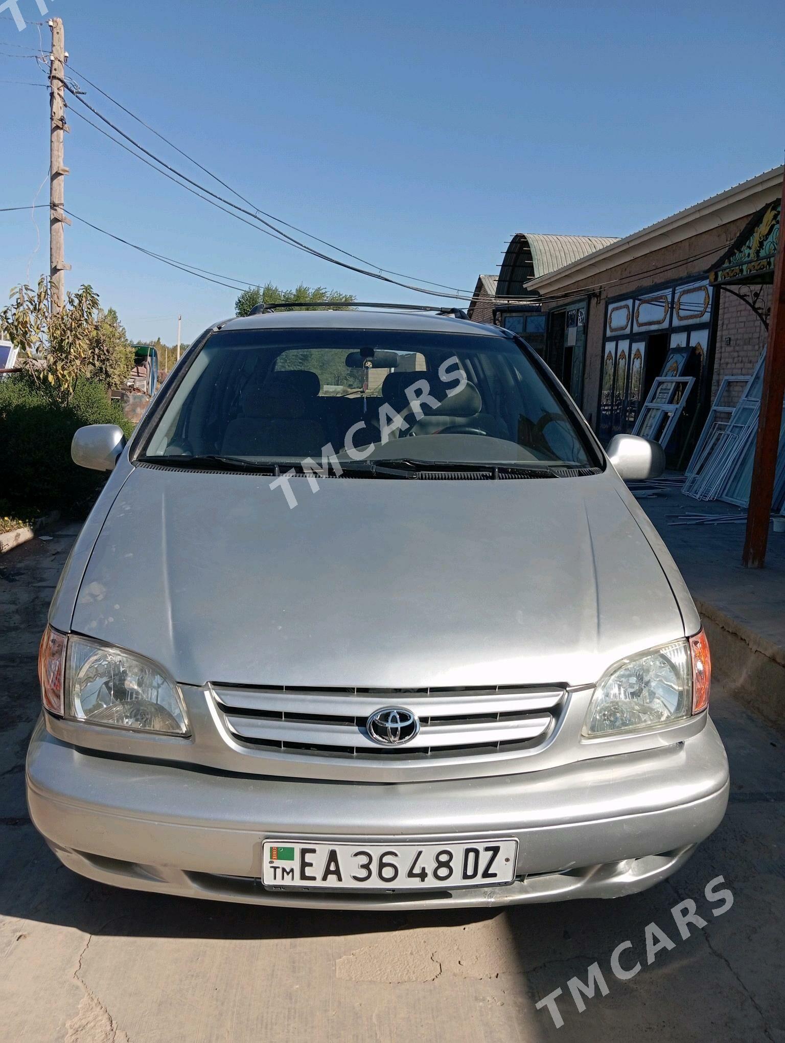 Toyota Sienna 2002 - 150 000 TMT - етр. Туркменбаши - img 3