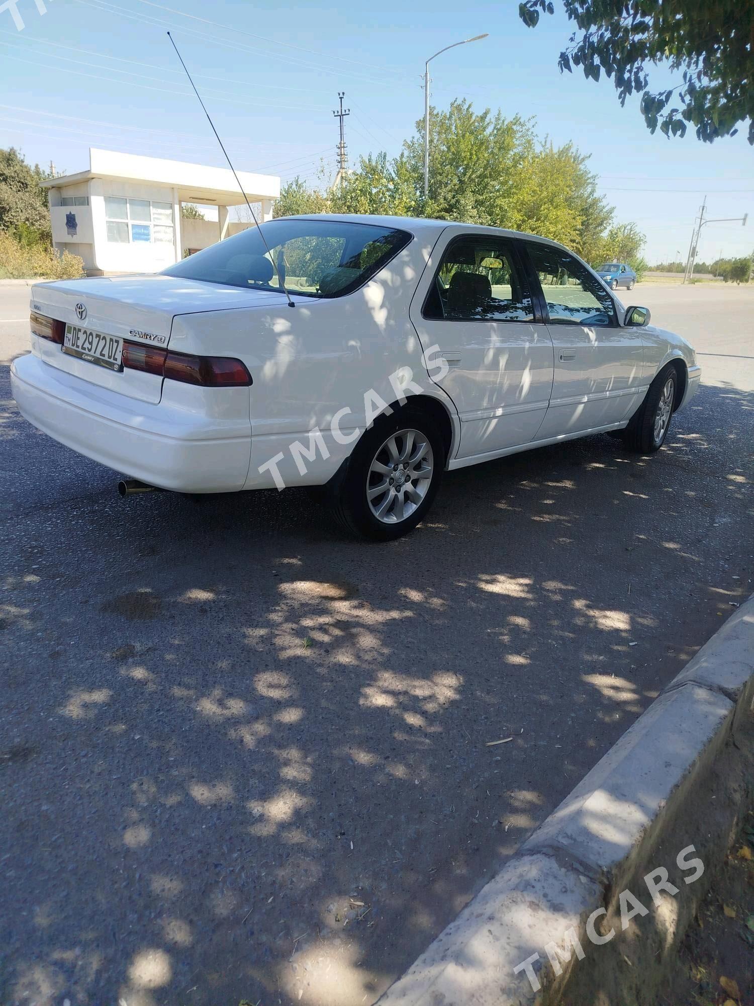 Toyota Camry 1998 - 140 000 TMT - Дашогуз - img 4