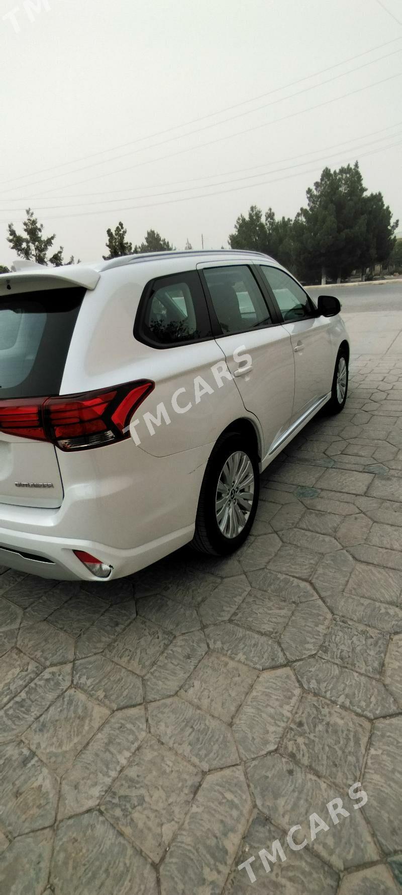 Mitsubishi Outlander 2022 - 310 000 TMT - Койтендаг - img 3