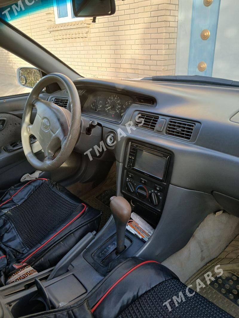 Toyota Camry 2001 - 130 000 TMT - Сакар - img 2