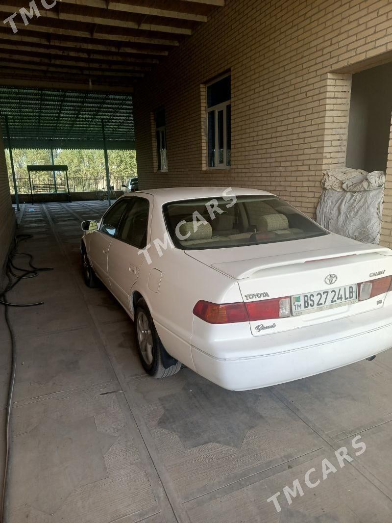 Toyota Camry 2000 - 118 000 TMT - Halaç - img 2