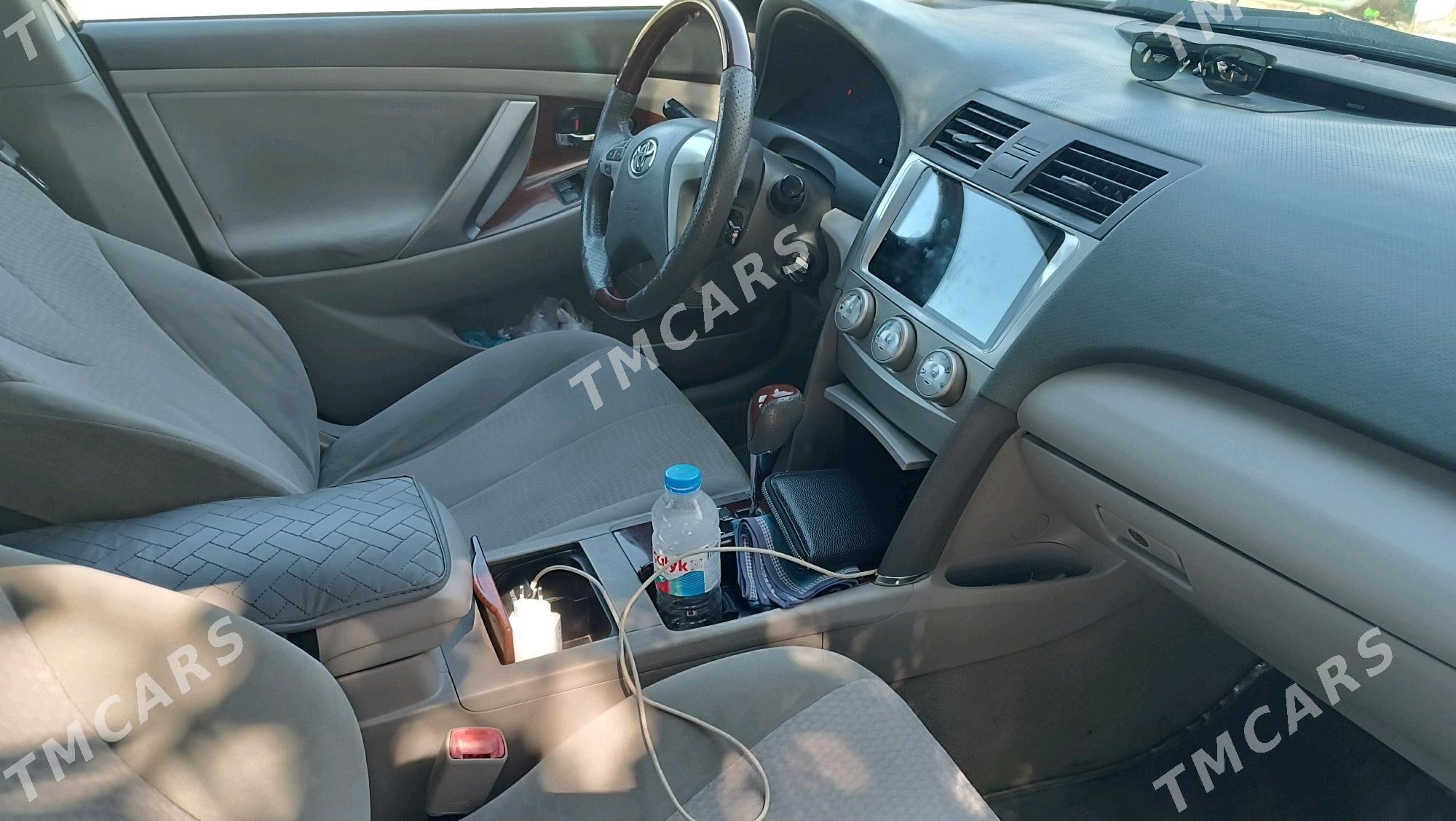 Toyota Camry 2010 - 240 000 TMT - Мары - img 4