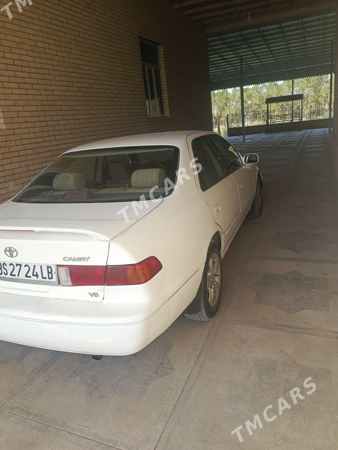 Toyota Camry 2000 - 118 000 TMT - Halaç - img 4