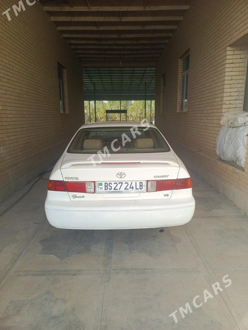 Toyota Camry 2000 - 118 000 TMT - Halaç - img 3
