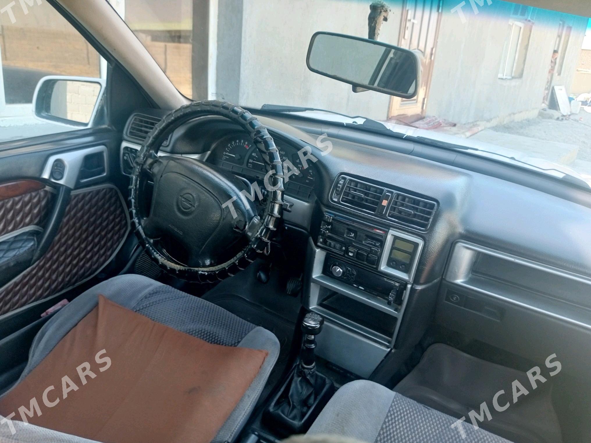 Opel Vectra 1994 - 30 000 TMT - Бахарден - img 2