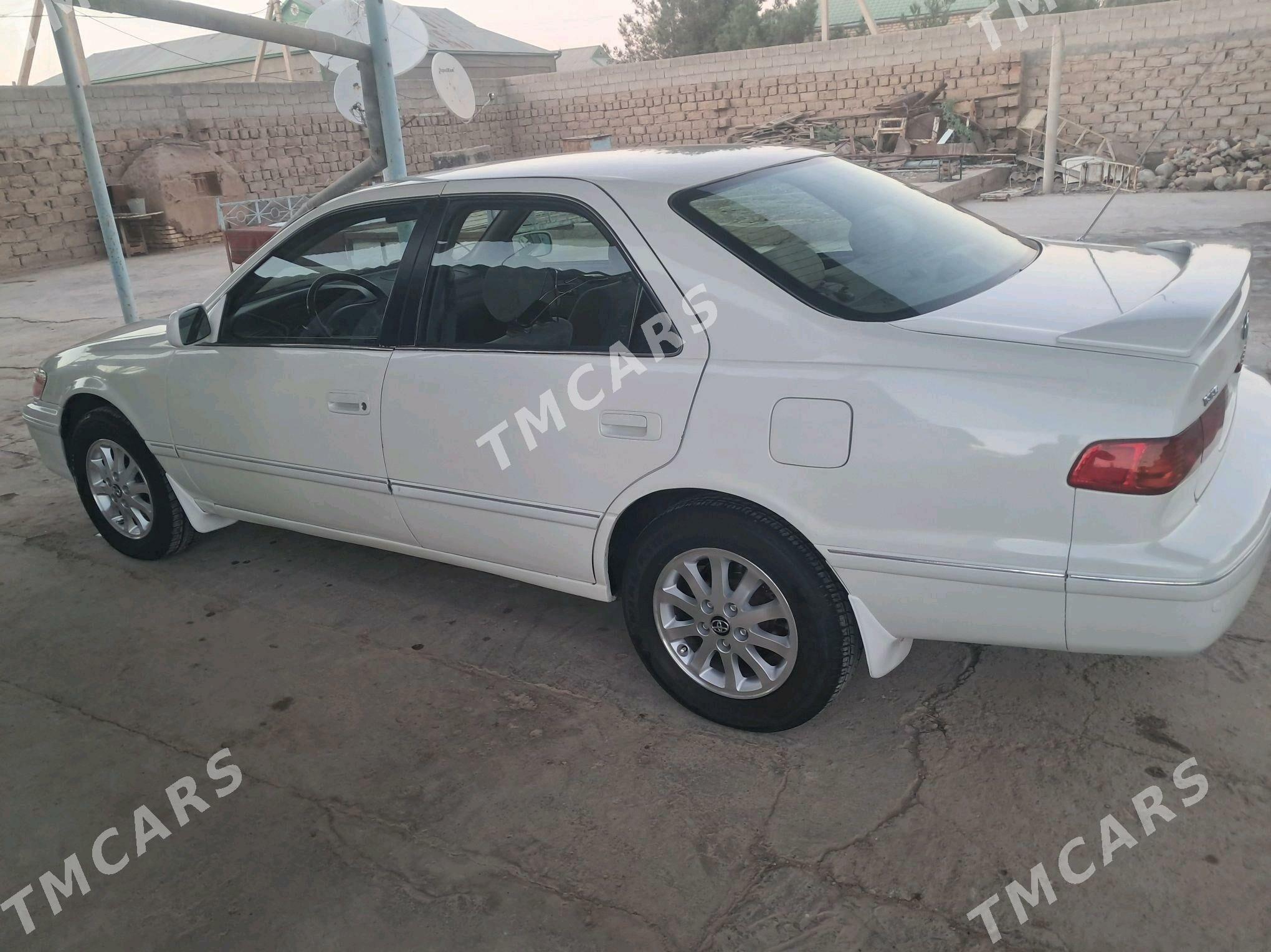 Toyota Camry 2000 - 148 000 TMT - Теджен - img 4