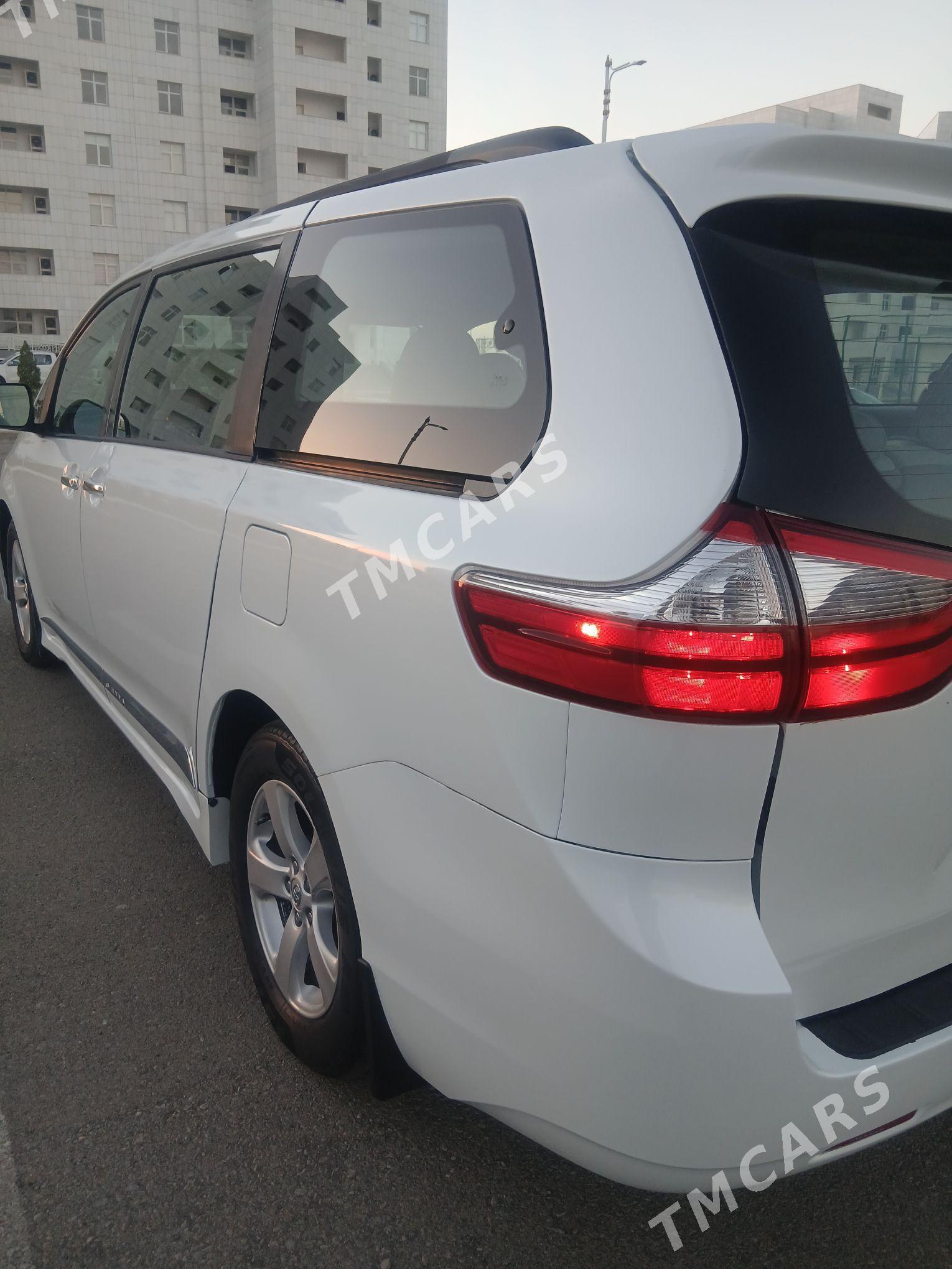 Toyota Sienna 2020 - 430 000 TMT - Мир 2 - img 7