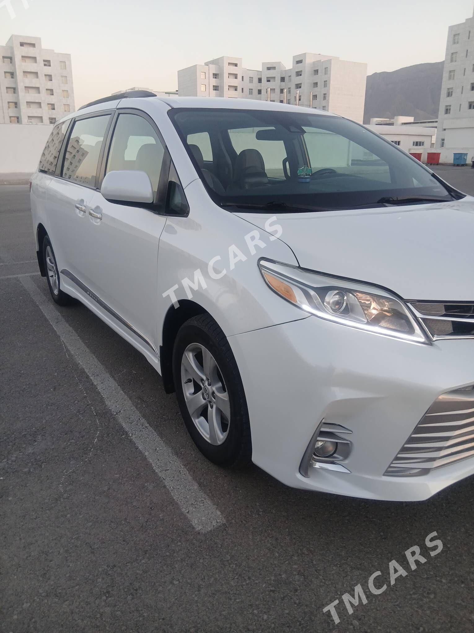 Toyota Sienna 2020 - 430 000 TMT - Мир 2 - img 4