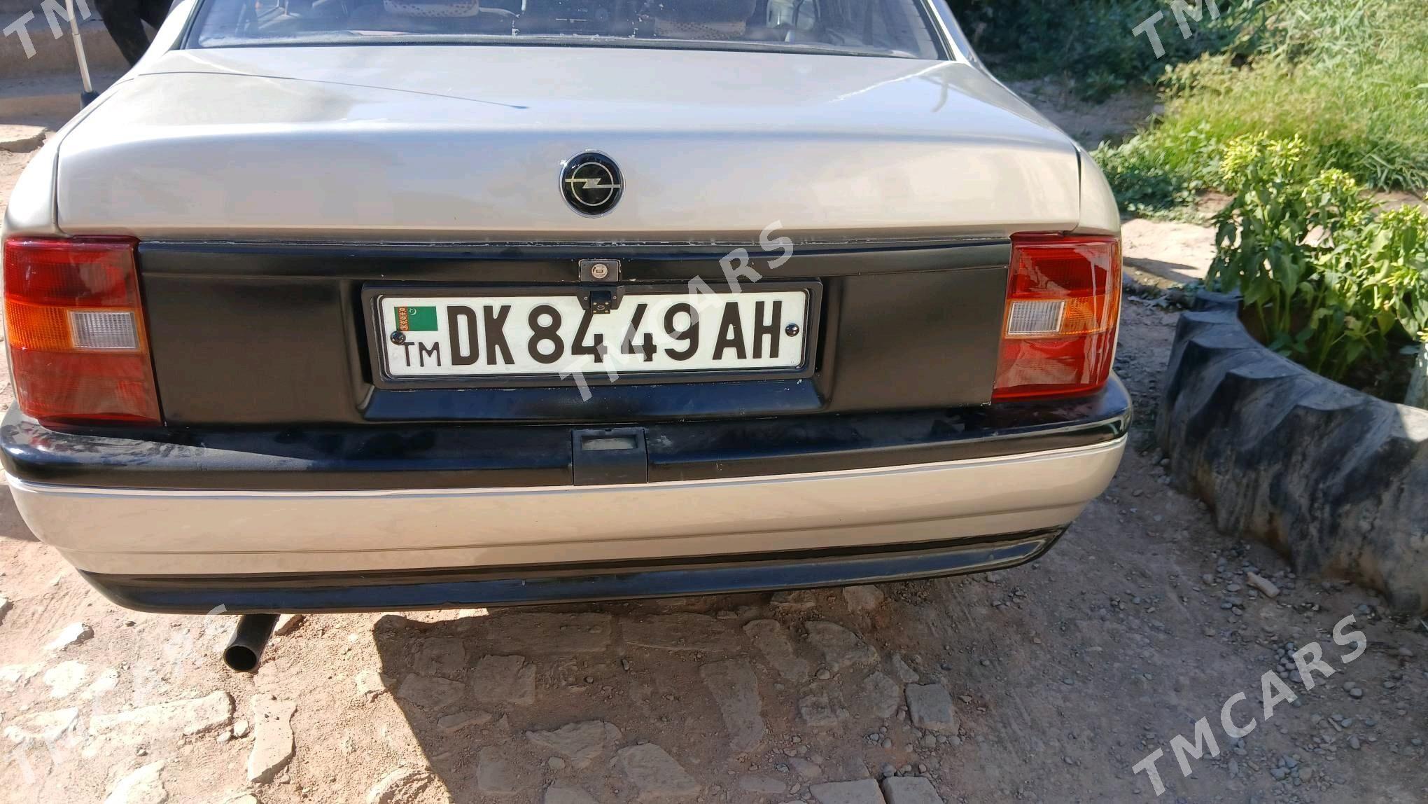 Opel Vectra 1990 - 37 000 TMT - Теджен - img 4
