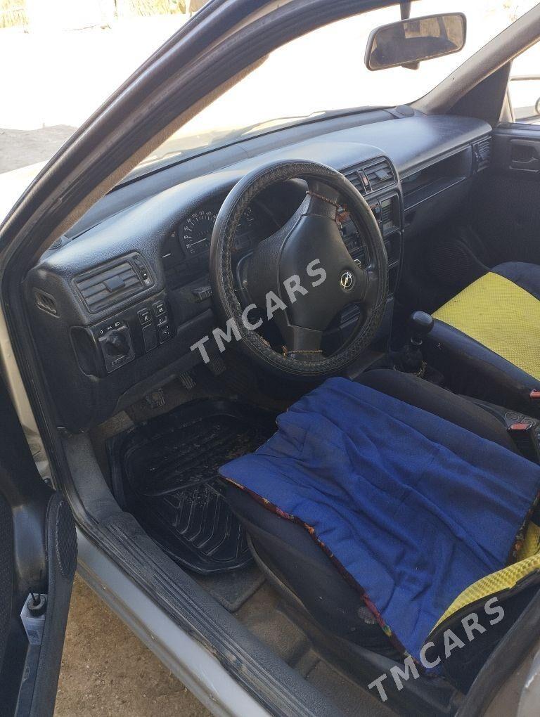 Opel Astra 1992 - 30 000 TMT - етр. Туркменбаши - img 4