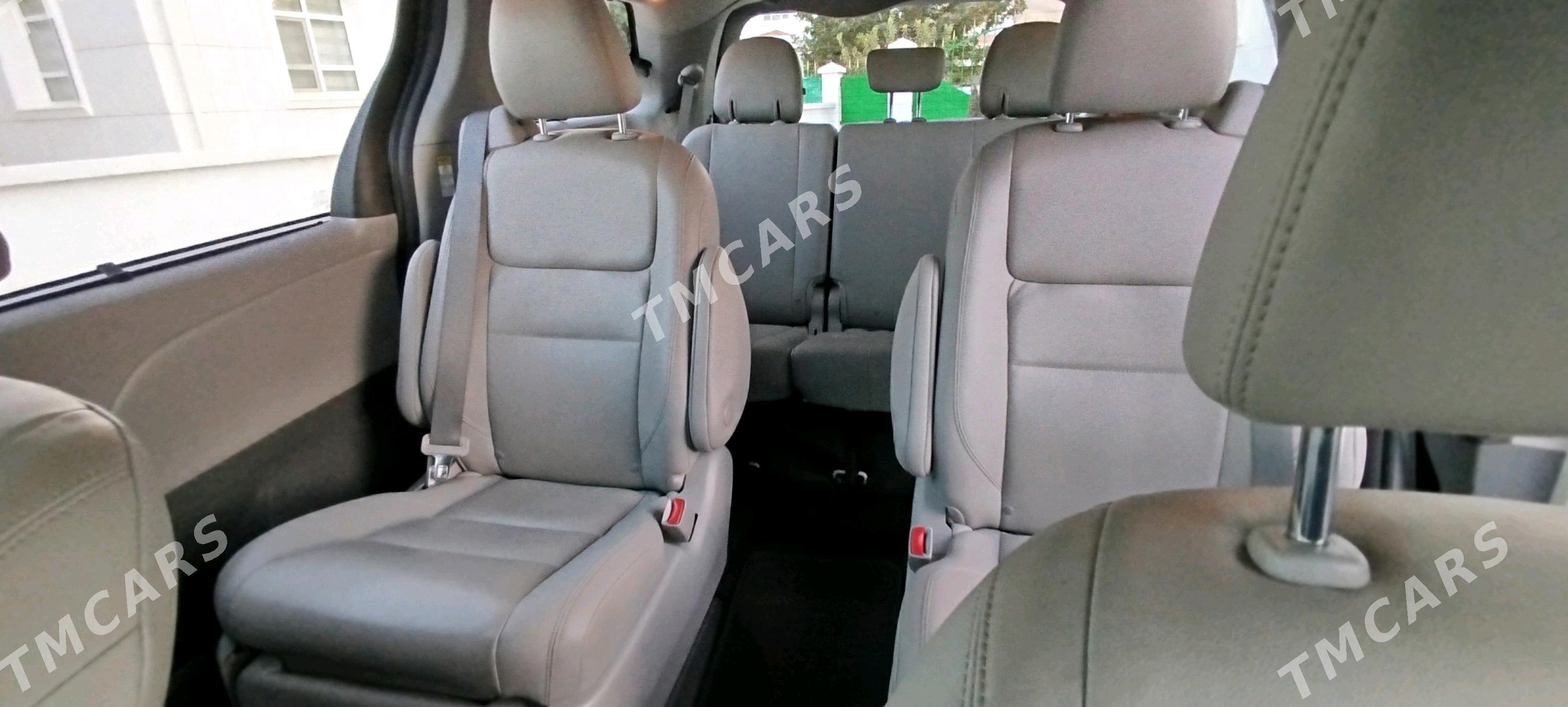 Toyota Sienna 2020 - 650 000 TMT - Ашхабад - img 4