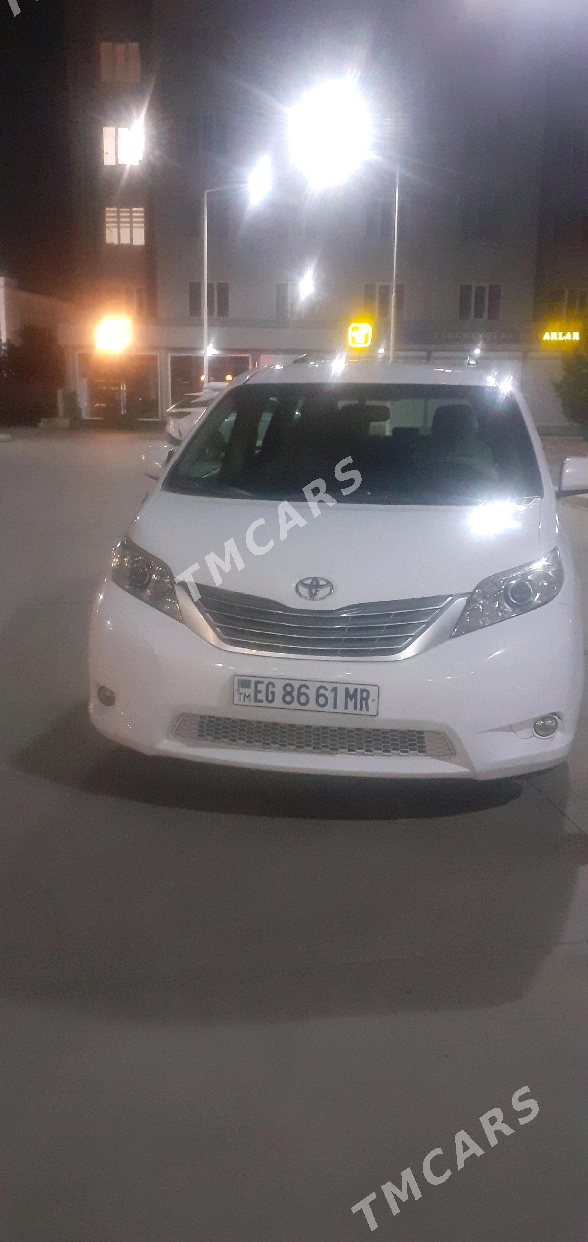 Toyota Sienna 2010 - 310 000 TMT - Мары - img 6