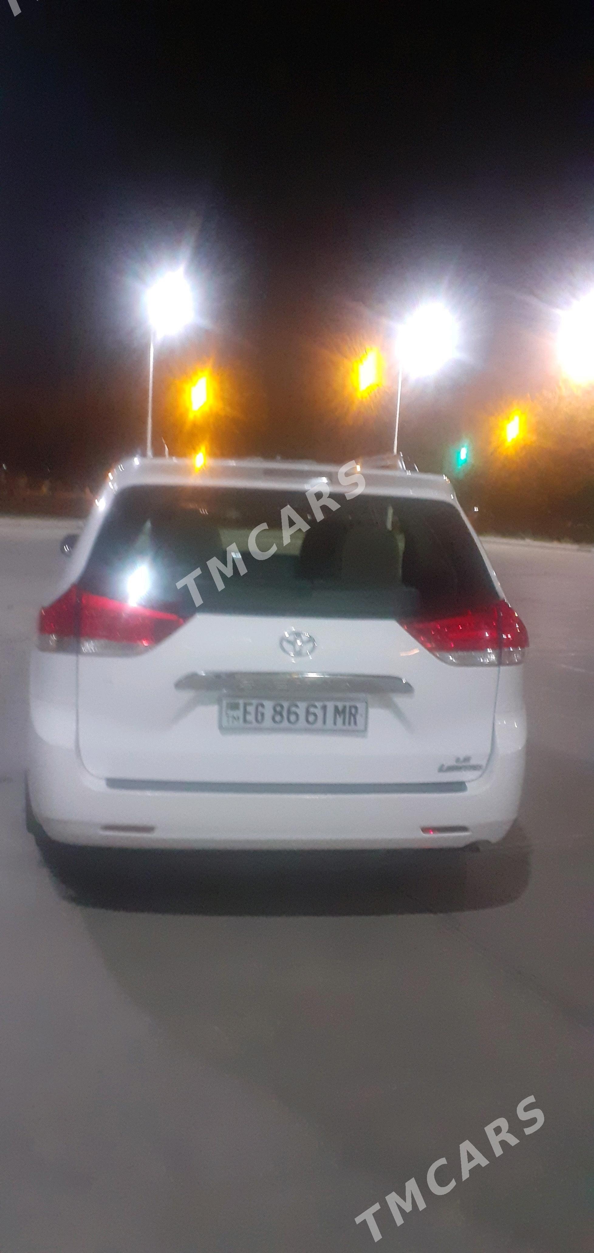 Toyota Sienna 2010 - 310 000 TMT - Мары - img 7