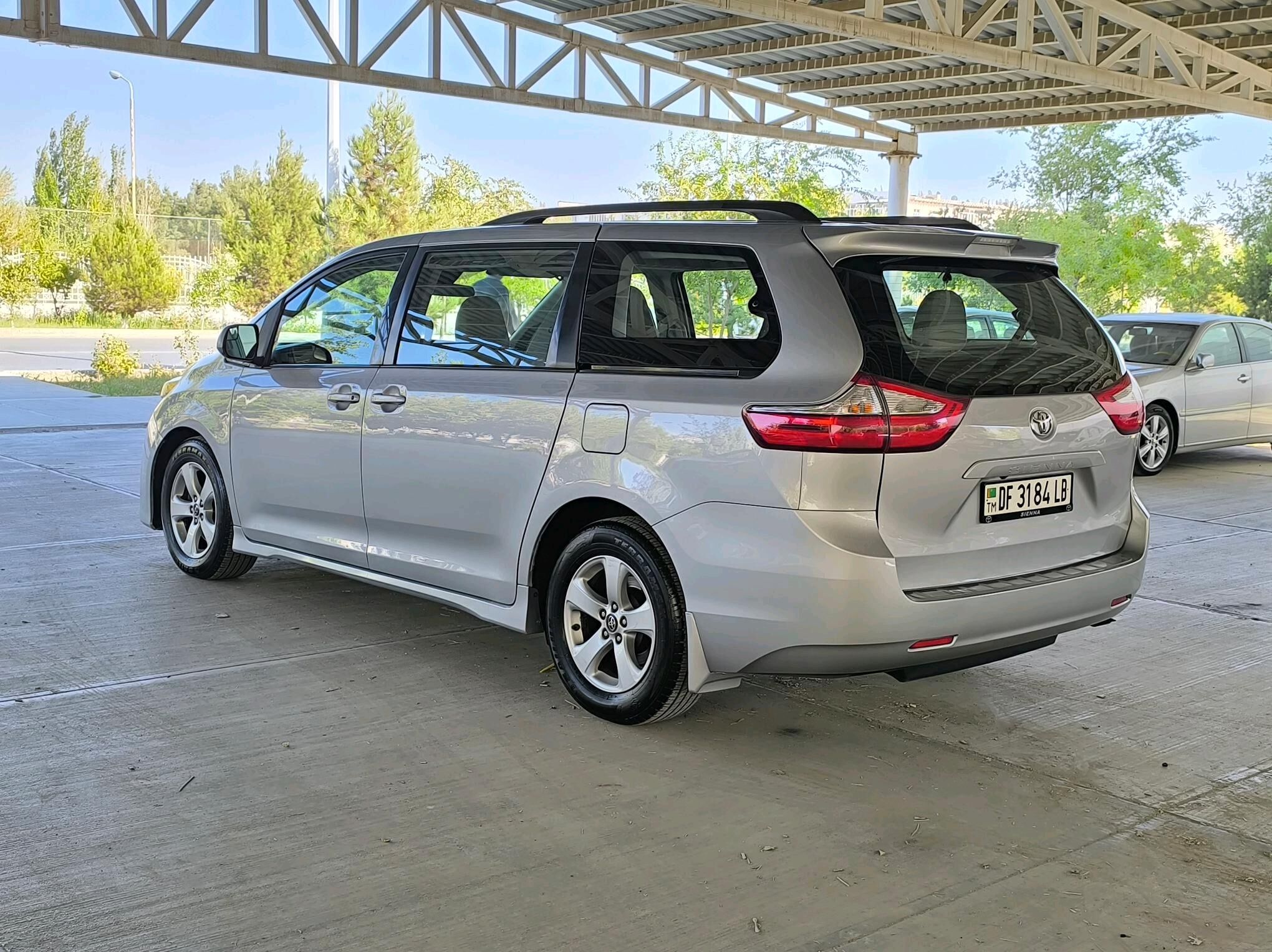 Toyota Sienna 2019 - 375 000 TMT - Туркменабат - img 7