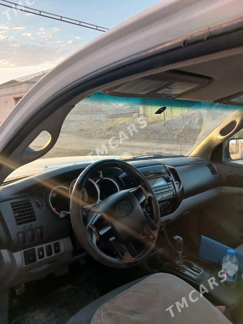 Toyota Tacoma 2012 - 150 000 TMT - Türkmenabat - img 2