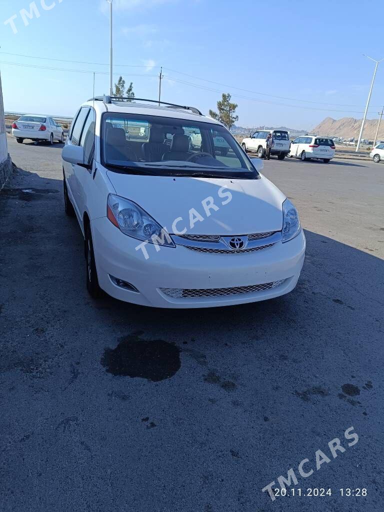 Toyota Sienna 2009 - 305 000 TMT - Туркменбаши - img 4