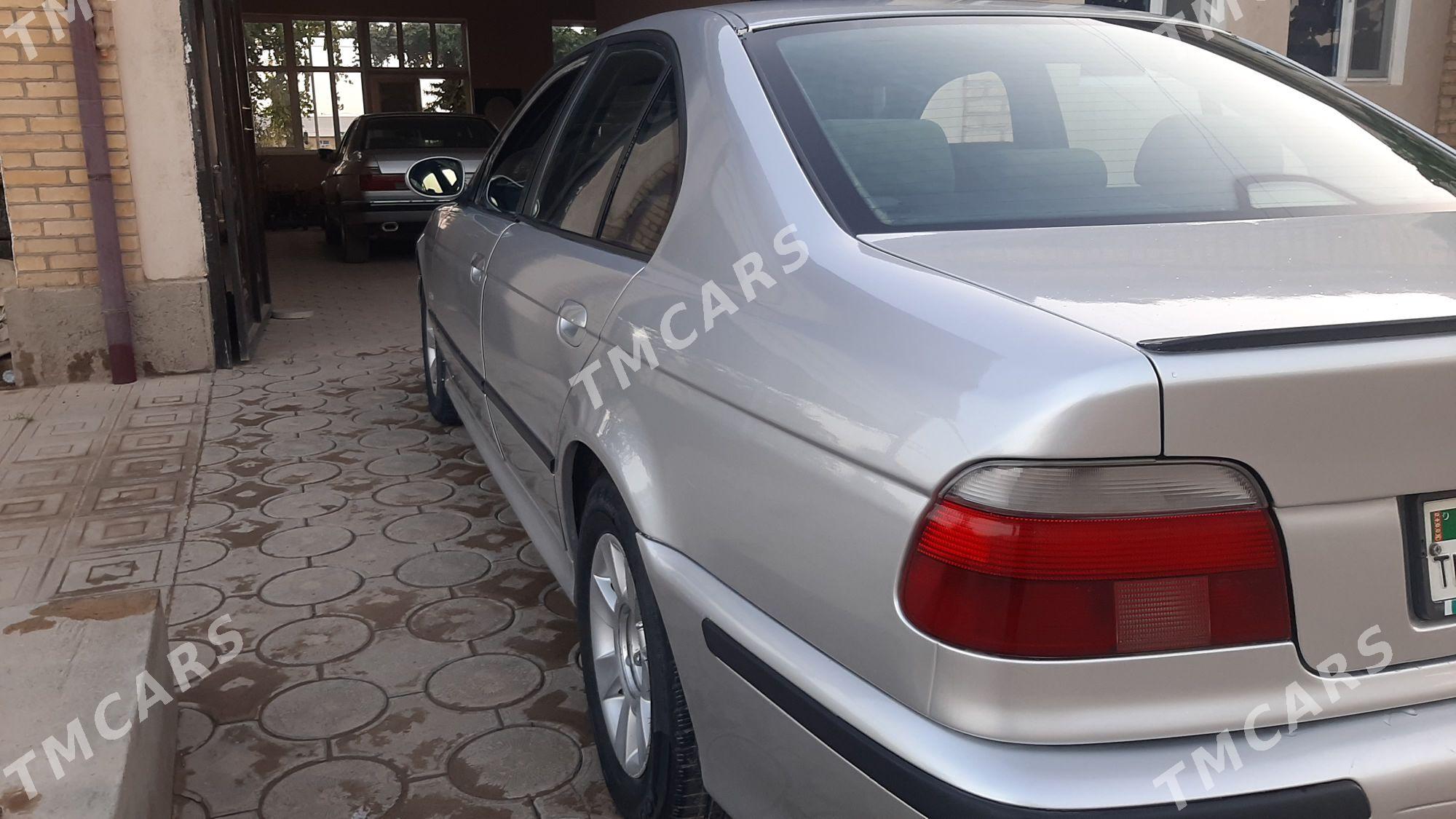BMW E39 2000 - 90 000 TMT - Kerki - img 8