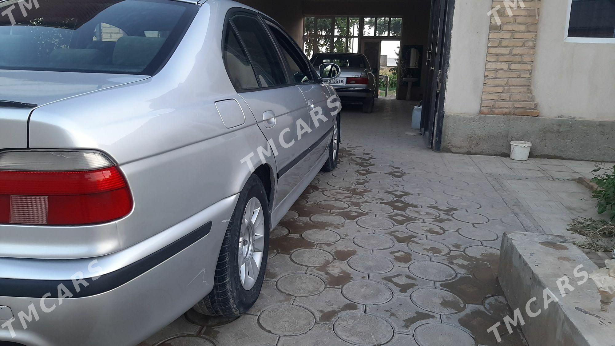 BMW E39 2000 - 90 000 TMT - Kerki - img 7