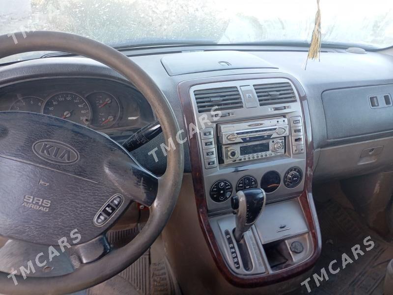 Kia Carnival 2002 - 26 000 TMT - Дашогуз - img 6