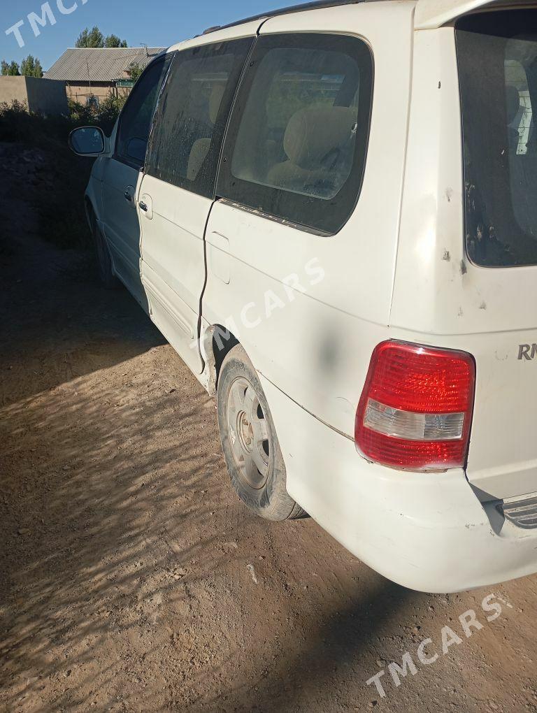 Kia Carnival 2002 - 26 000 TMT - Дашогуз - img 4