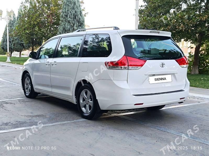 Toyota Sienna 2010 - 310 000 TMT - Мары - img 4