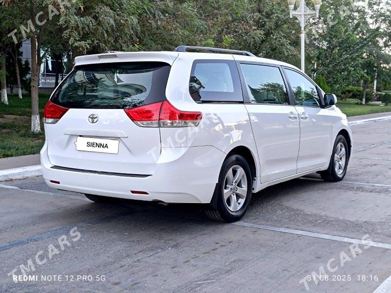 Toyota Sienna 2010 - 310 000 TMT - Мары - img 3
