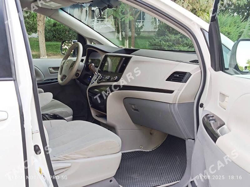Toyota Sienna 2010 - 310 000 TMT - Мары - img 9