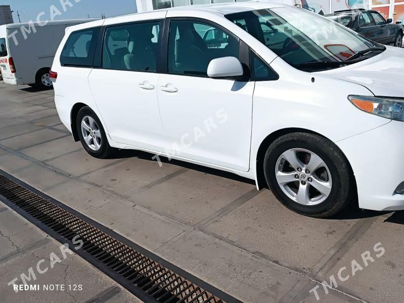 Toyota Sienna 2012 - 310 000 TMT - Мары - img 4