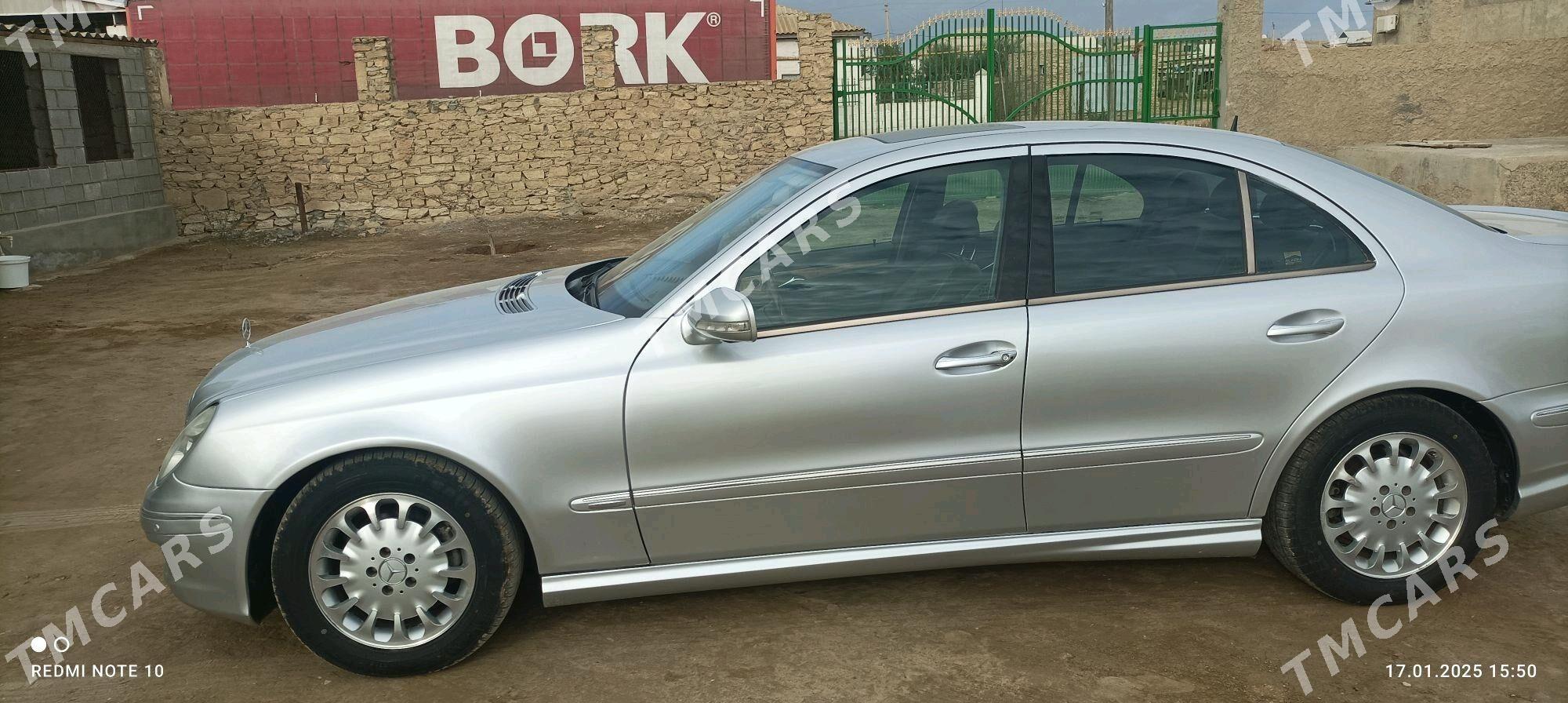 Mercedes-Benz E320 2002 - 130 000 TMT - Этрек - img 3