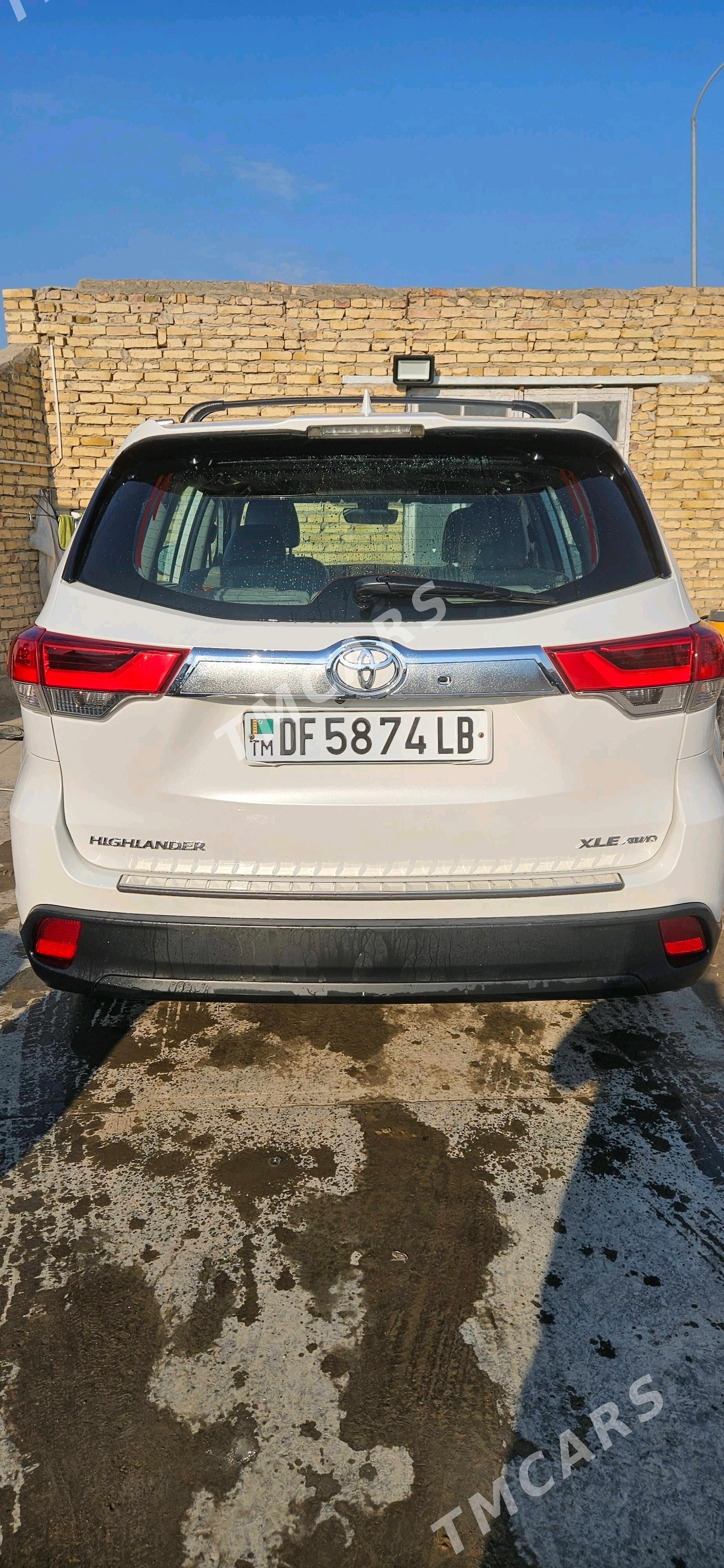 Toyota Highlander 2019 - 400 000 TMT - Фарап - img 2