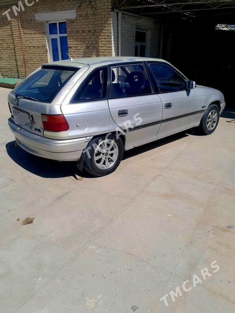 Opel Astra 1993 - 33 000 TMT - Бахарден - img 3