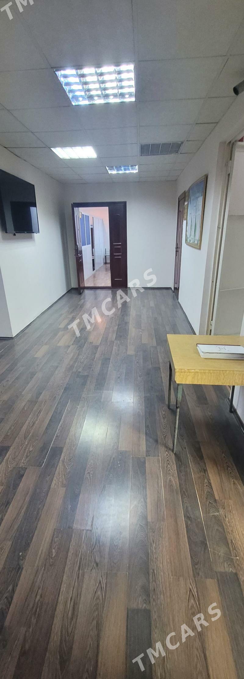 Аренда 1000 м² 11 мкр Айтаков - 11 мкр - img 2