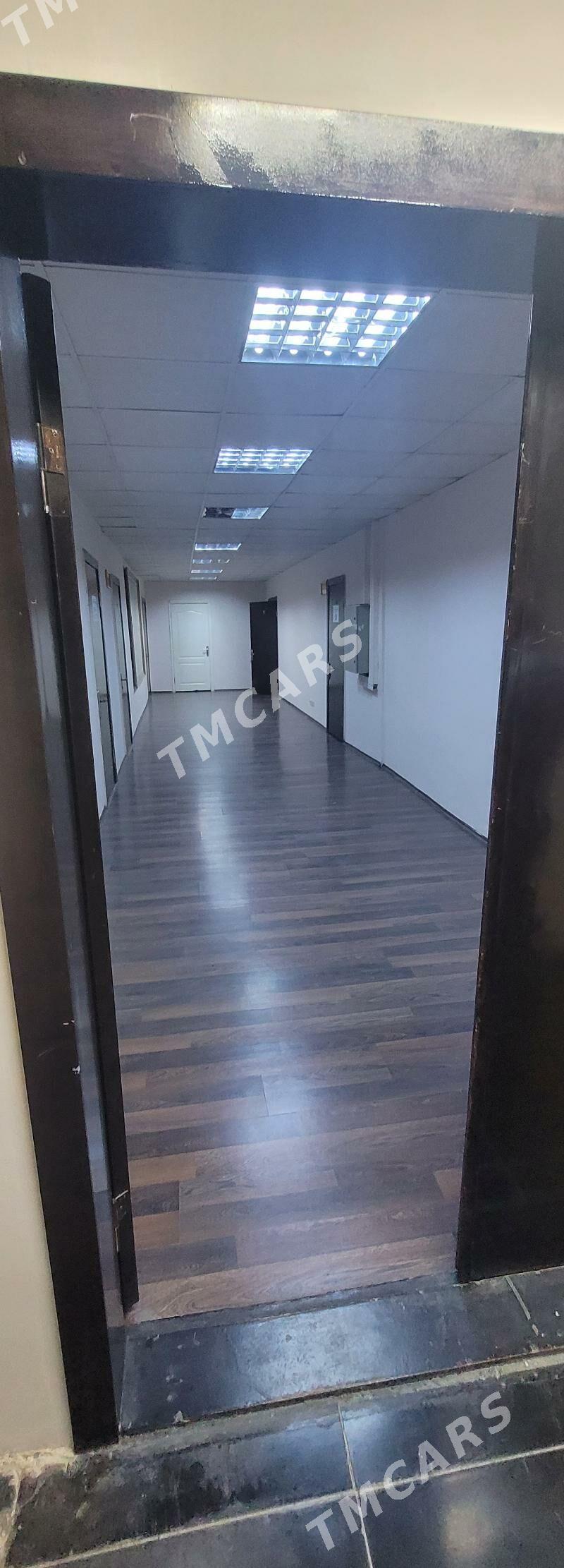 Аренда 1000 м² 11 мкр Айтаков - 11 мкр - img 3