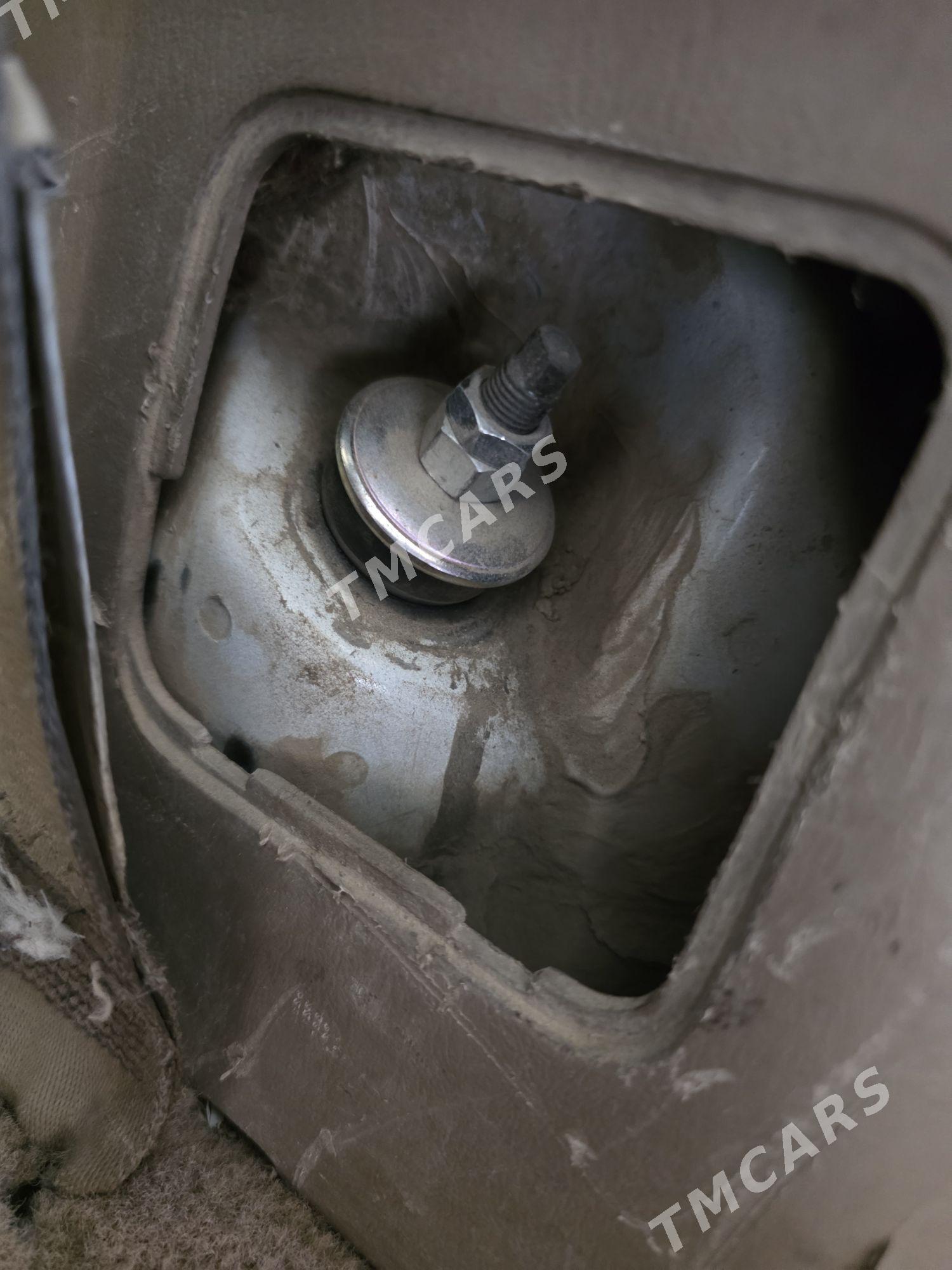 Toyota Sienna 1999 - 180 000 TMT - Мары - img 2