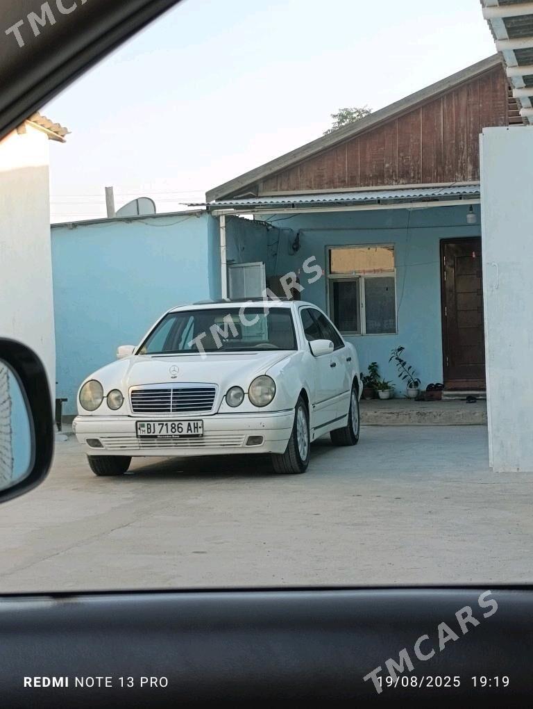 Mercedes-Benz E320 1998 - 90 000 TMT - Кака - img 6