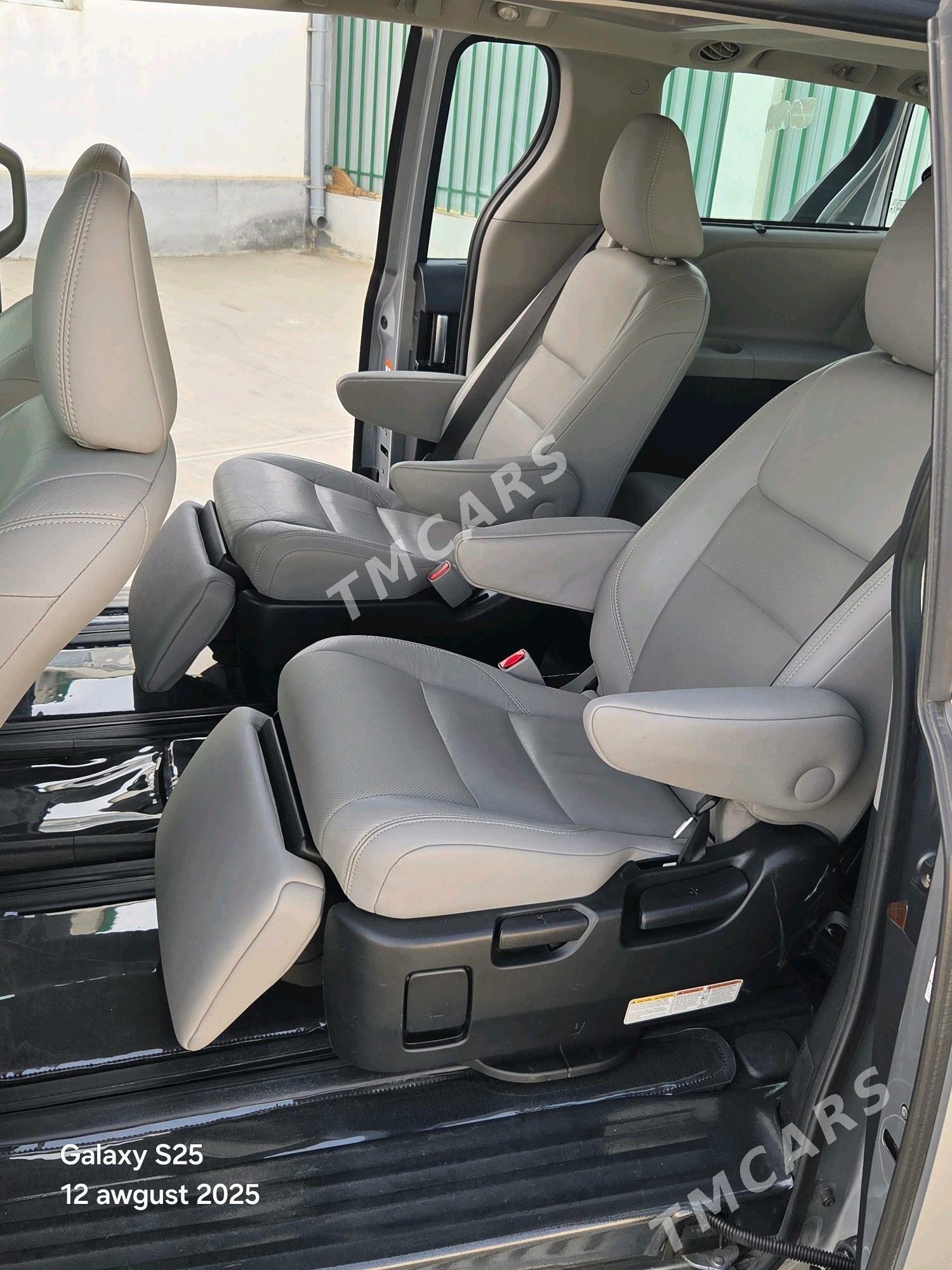 Toyota Sienna 2016 - 442 000 TMT - Gurtly - img 3