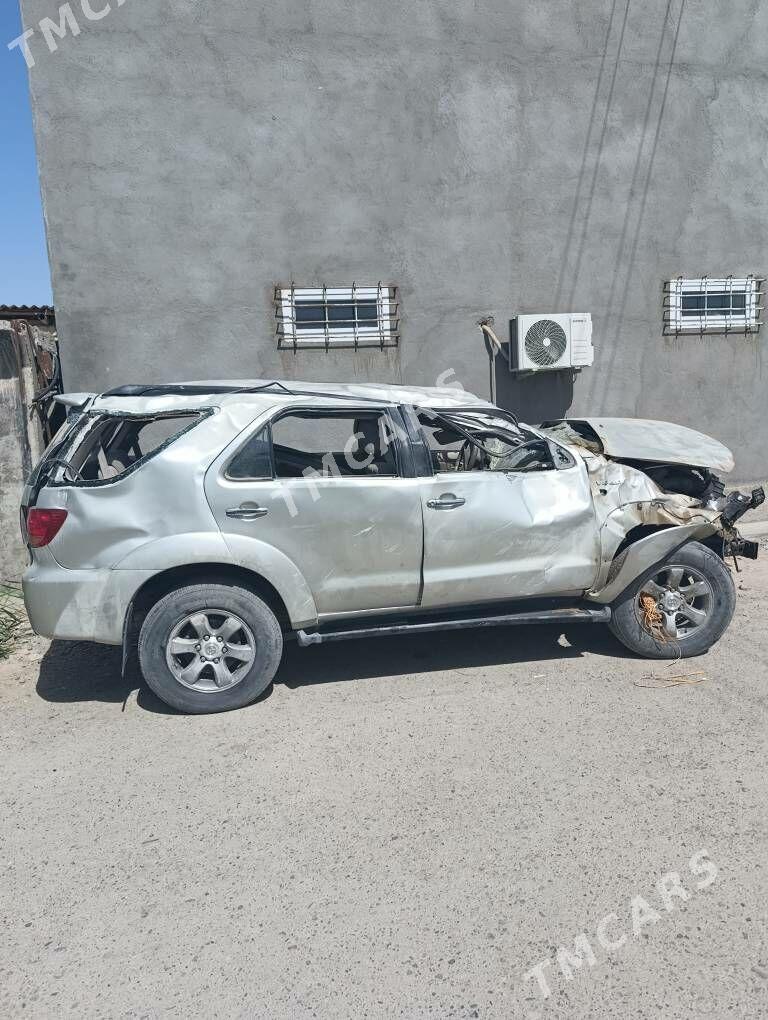 Toyota Fortuner 2005 - 110 000 TMT - Мары - img 2