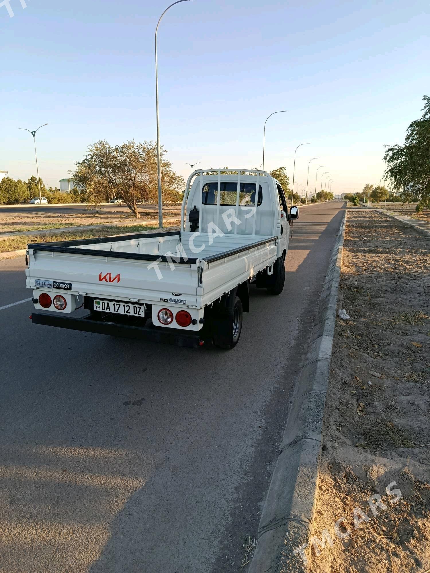 Kia Bongo 2014 - 260 000 TMT - Дашогуз - img 8