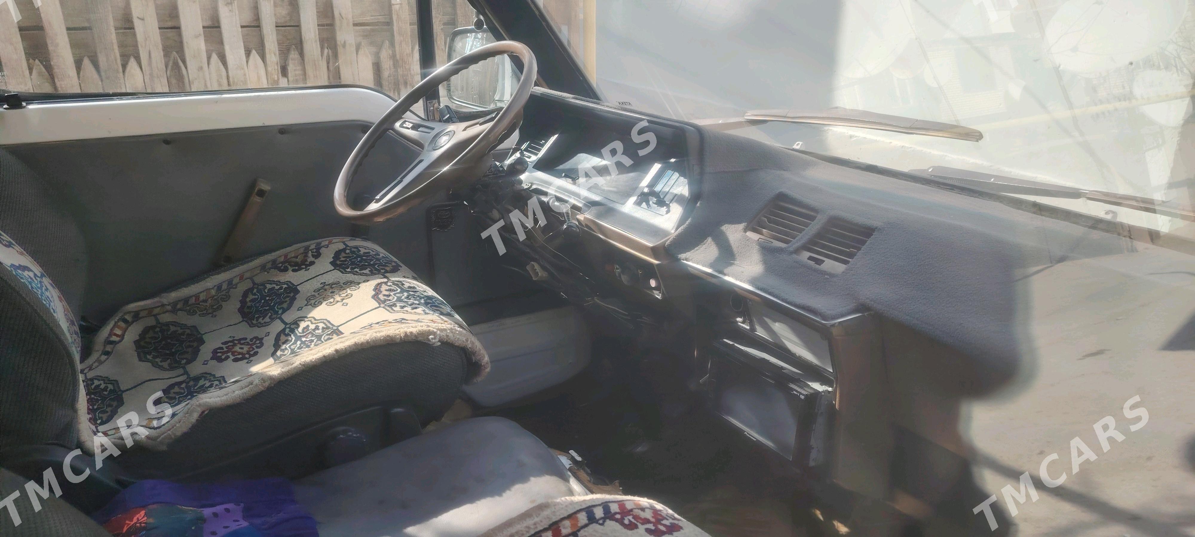 Toyota Hiace 1985 - 50 000 TMT - Balkanabat - img 2