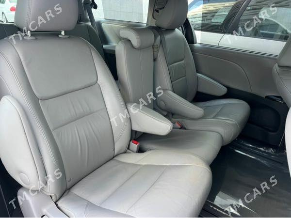 Toyota Sienna 2018 - 430 000 TMT - Олимпийский городок - img 3