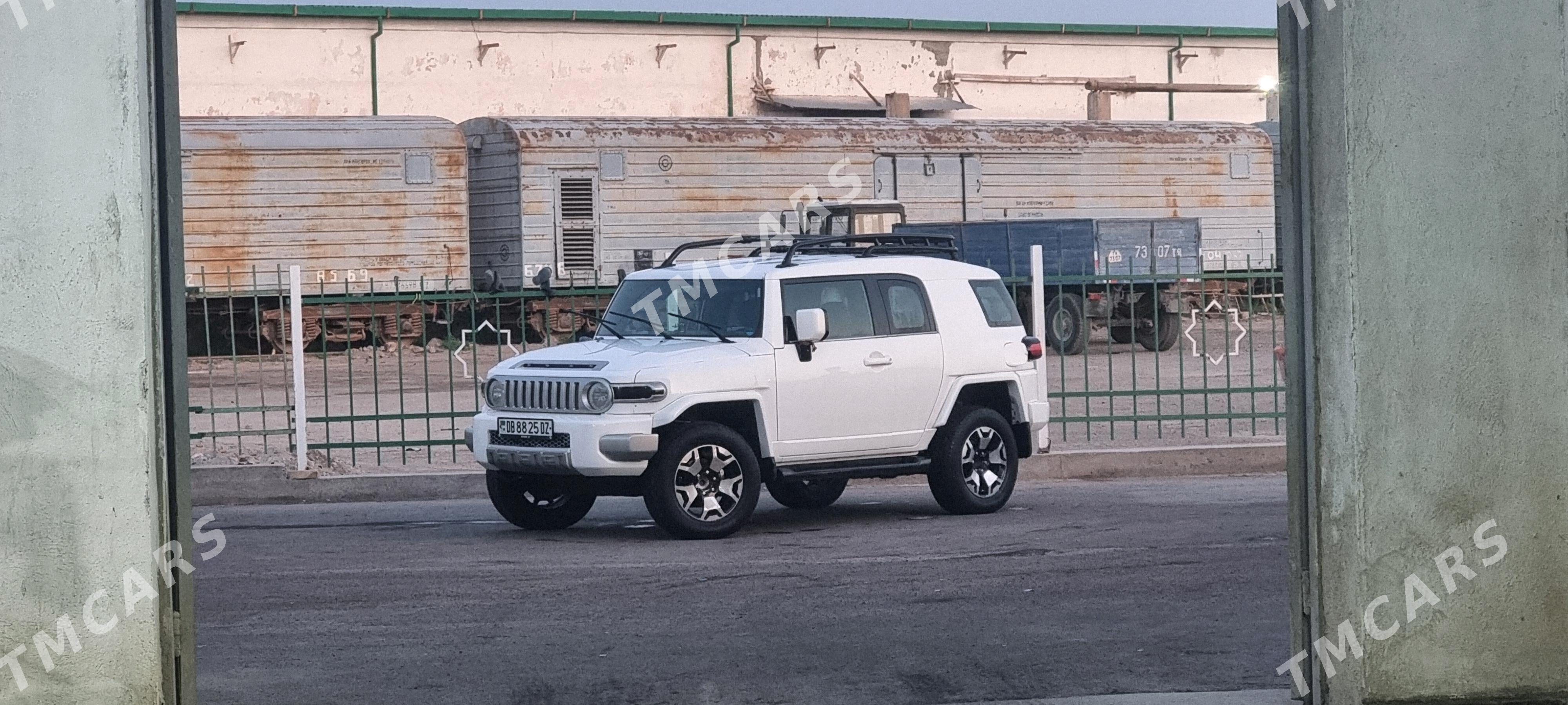 Toyota FJ Cruiser 2008 - 450 000 TMT - Daşoguz - img 2