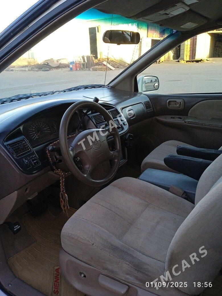 Toyota Sienna 2000 - 135 000 TMT - Теджен - img 4