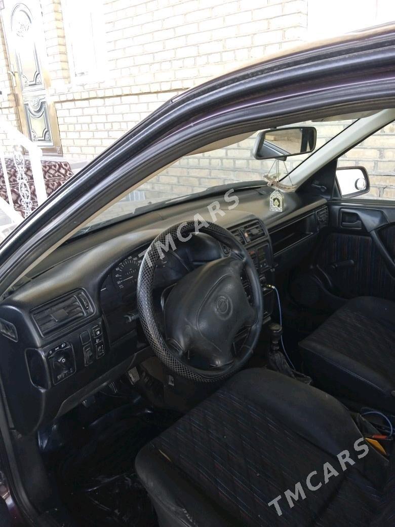 Opel Vectra 1993 - 50 000 TMT - Мары - img 3