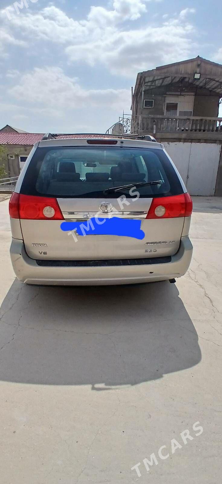 Toyota Sienna 2009 - 200 000 TMT - Балканабат - img 5