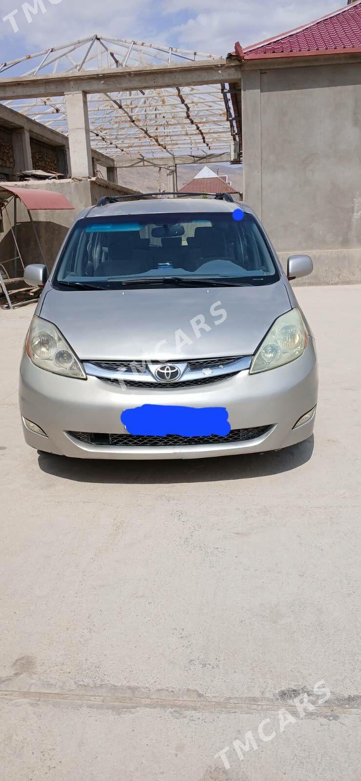 Toyota Sienna 2009 - 200 000 TMT - Балканабат - img 6