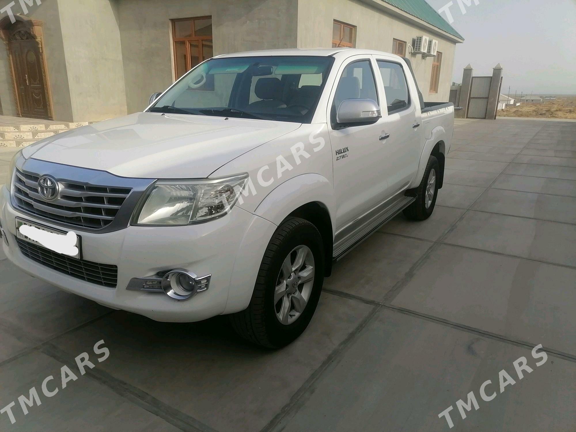Toyota Hilux 2014 - 360 000 TMT - Хазар - img 2