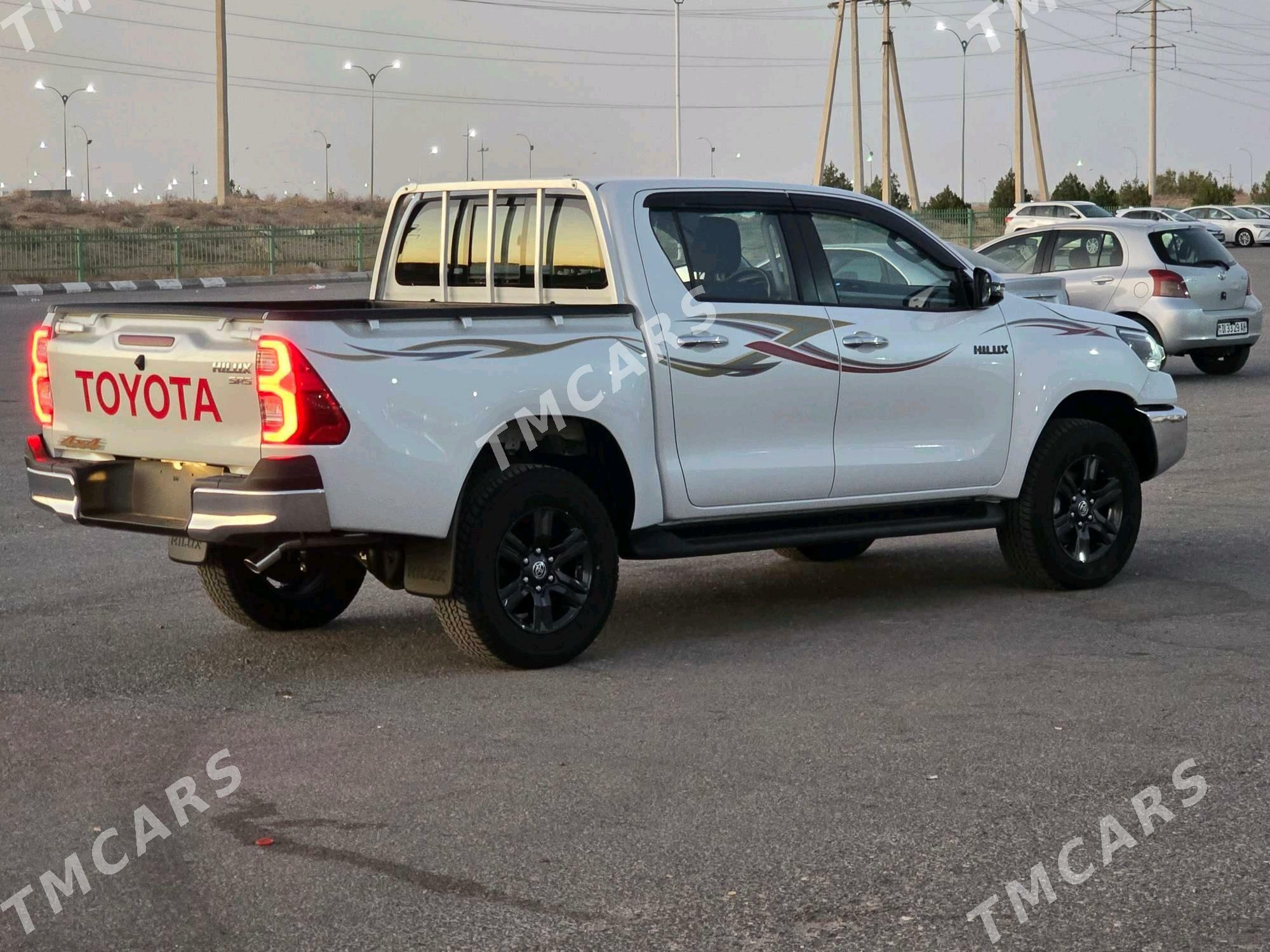 Toyota Hilux 2025 - 670 000 TMT - Aşgabat - img 9