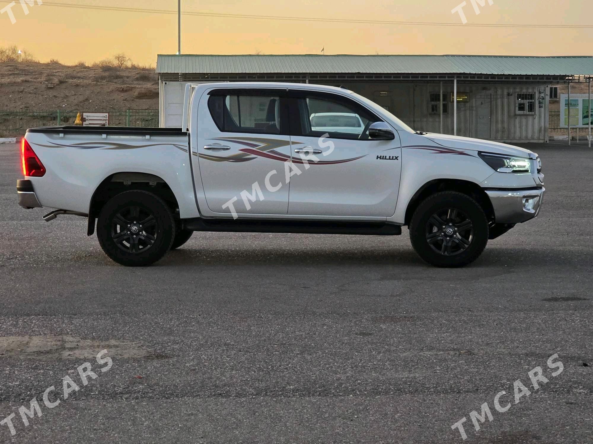 Toyota Hilux 2025 - 670 000 TMT - Aşgabat - img 4