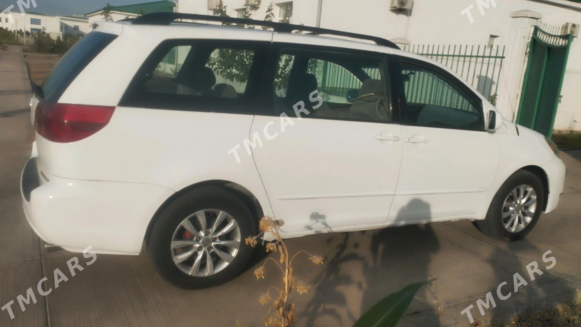 Toyota Sienna 2005 - 215 000 TMT - Тязе заман - img 3